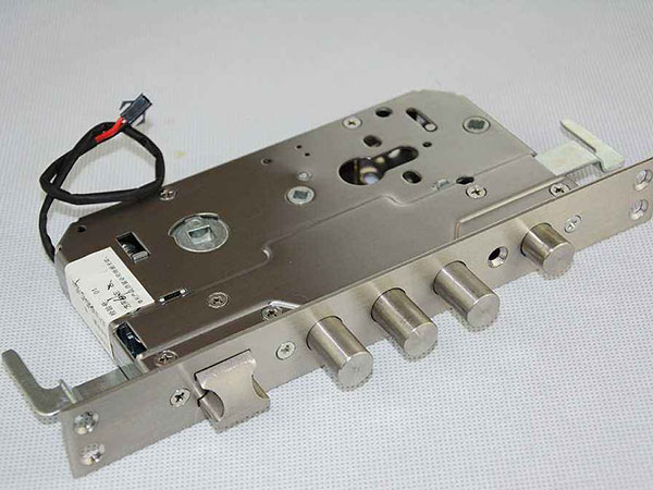 月湖24小时上门开锁公司